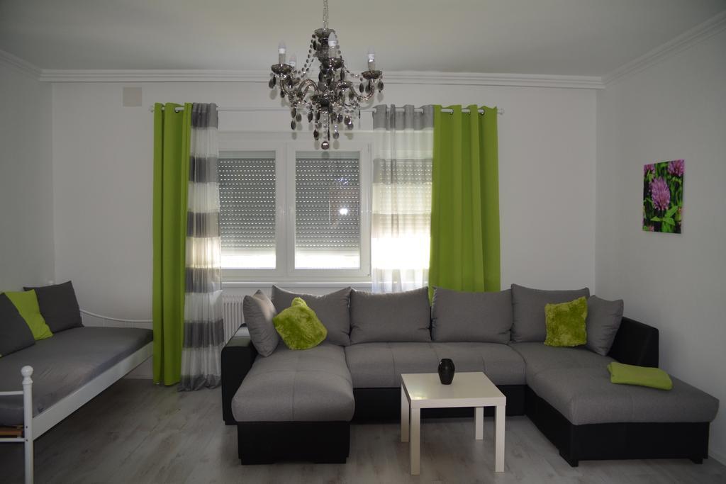 Haus 4 You Apartment Winden am See Bagian luar foto