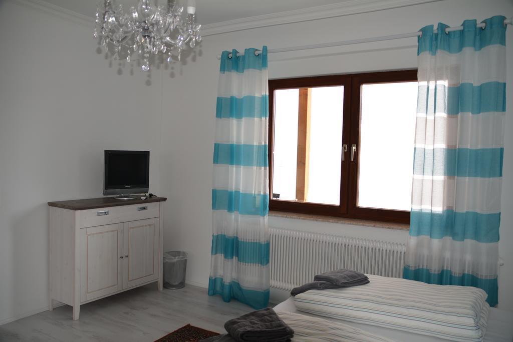 Haus 4 You Apartment Winden am See Bagian luar foto
